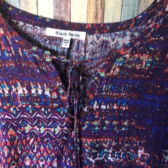 Ladies Black Rainn muted fun colors top B20 - Picture 4 of 5